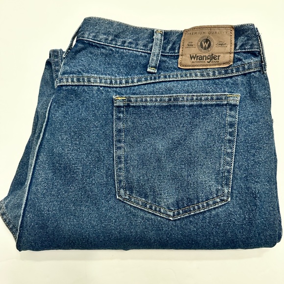 Wrangler Relaxed Fit Blue Jeans 5 Pocket Pants Men's Size 46x30 Workwear - Picture 1 of 5